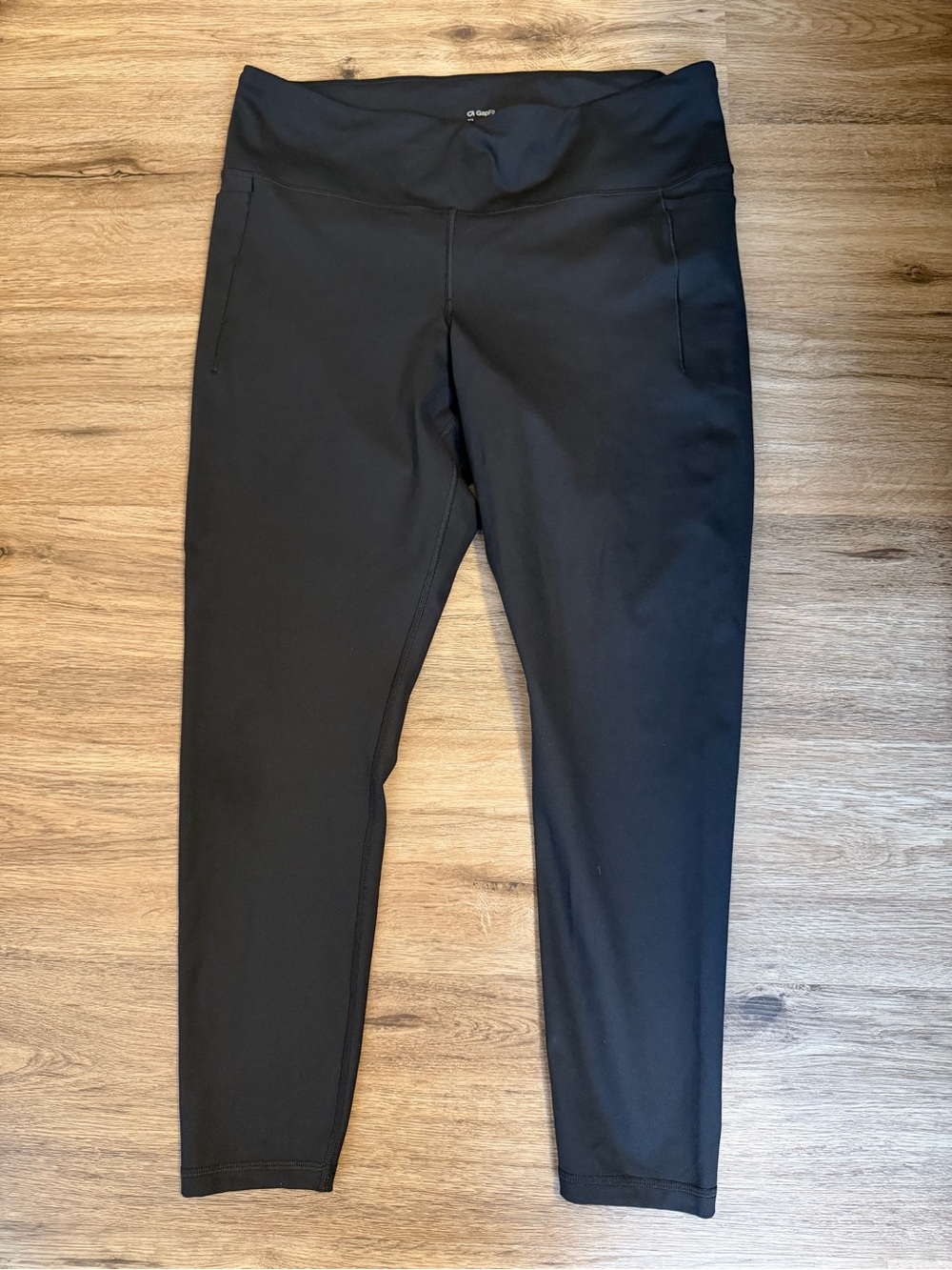 GAP Black High-Waist Women's Leggings with Side Pockets
